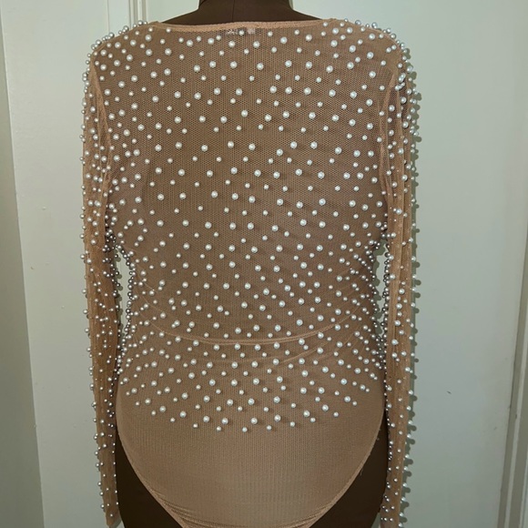 🚫SOLD🚫 FASHIONNova NUDE/PEARL BODYSUIT Size 1X. Gently Used - Picture 4 of 4